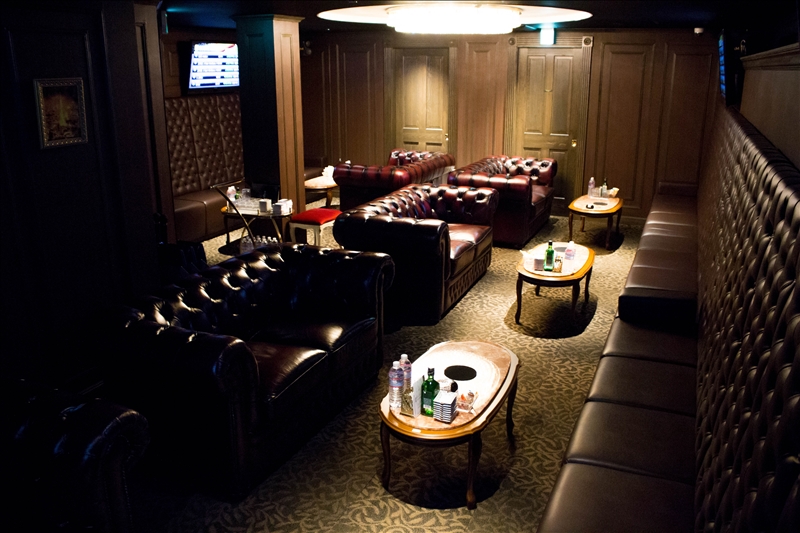 上品な照明が美しい店内